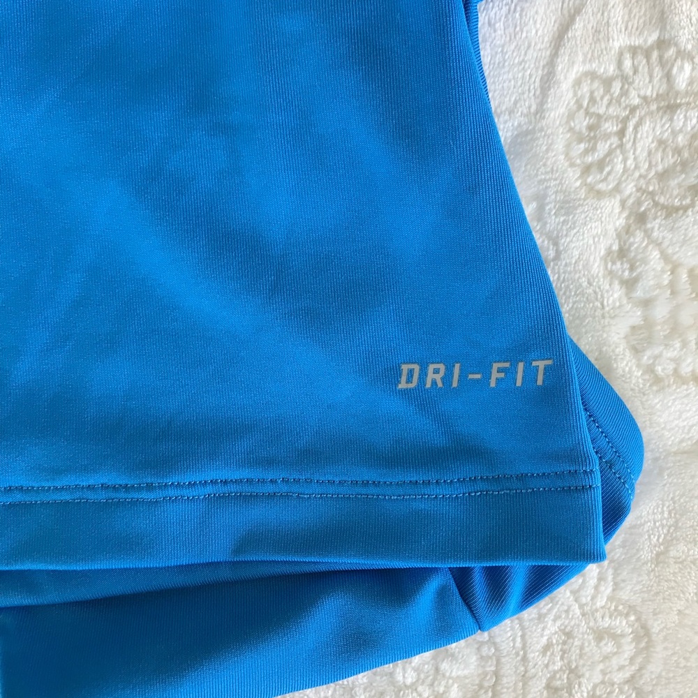 🚨 Bundle 🚨 Nike top, Nike sneakers! - Picture 5 of 5